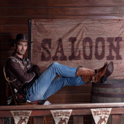 Vlajka s nápisom SALOON western